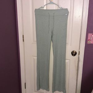 Hollister girly hicks, color sage, size M